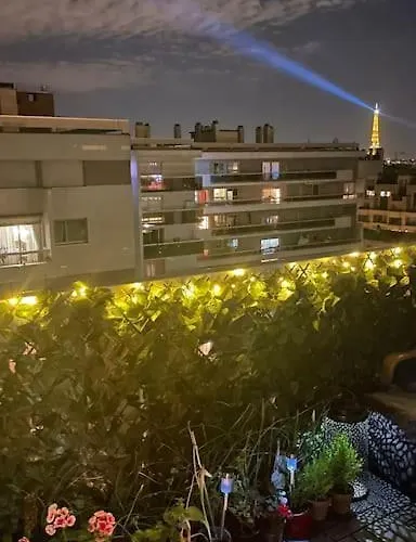 Nice Loft With Romantic View Over The Eiffel Tower
