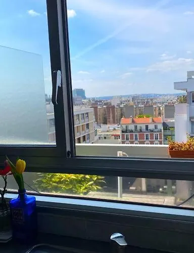 Nice Loft With Romantic View Over The Eiffel Tower