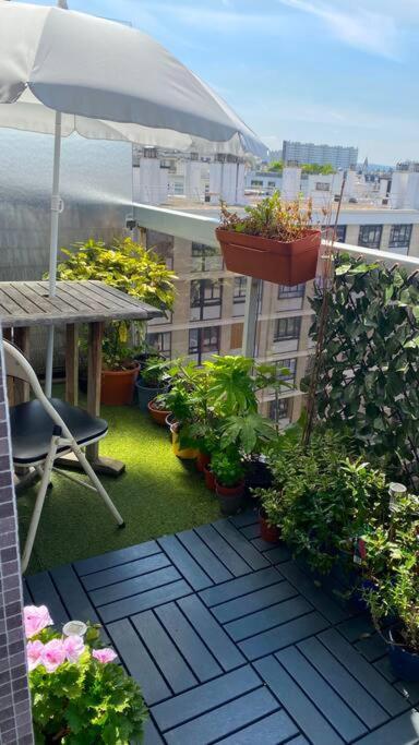 Loft With Romantic View Over The Eiffel Tower Apartamento *