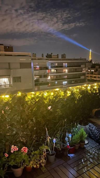 Loft With Romantic View Over The Eiffel Tower * Parijs