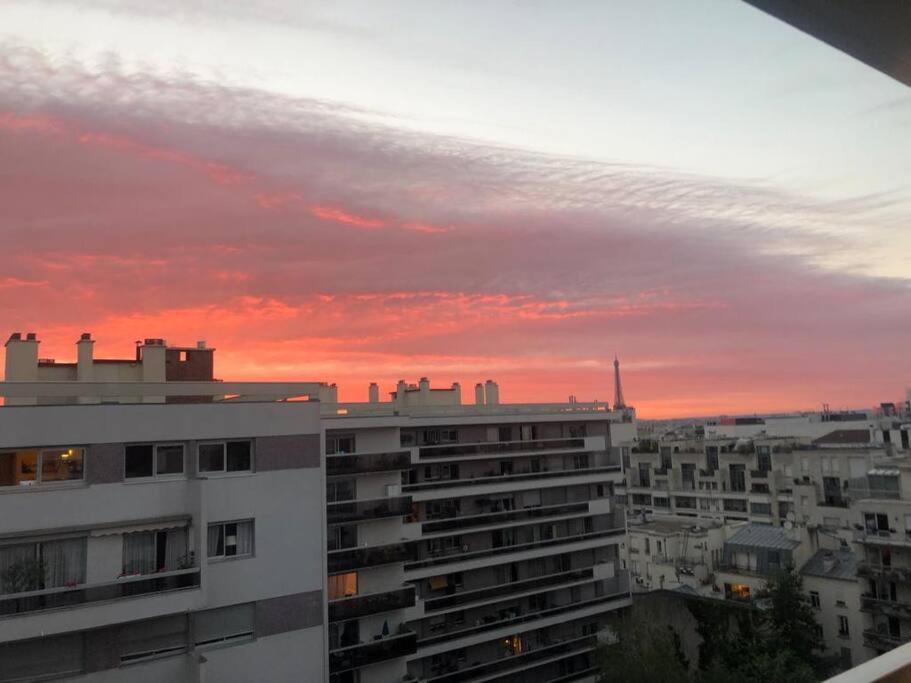 Loft With Romantic View Over The Eiffel Tower * Parijs